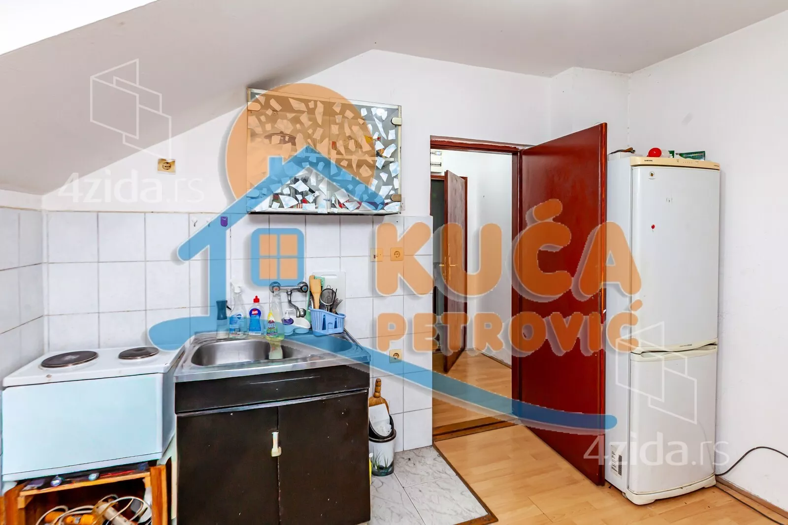 Jednoiposoban stan | 4zida