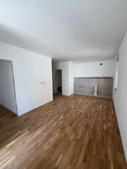 Stari Banovci | 4zida.rs