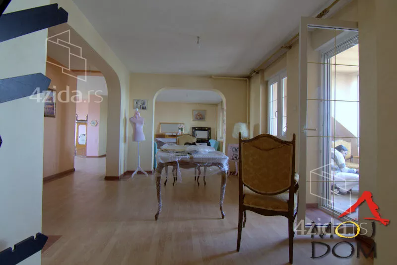 Petosoban stan | 4zida