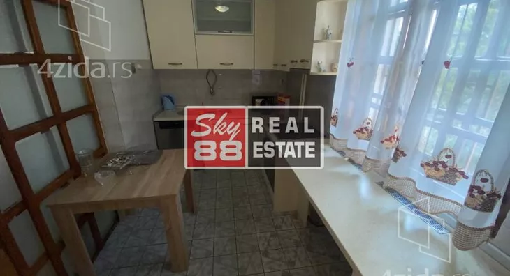 Šestosoban stan | 4zida