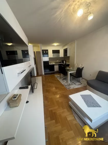 AUGUSTA CESARCA | 4zida.rs