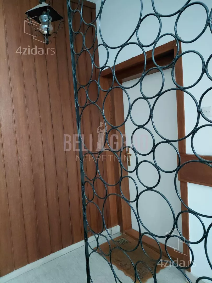 Devetosoban stan | 4zida