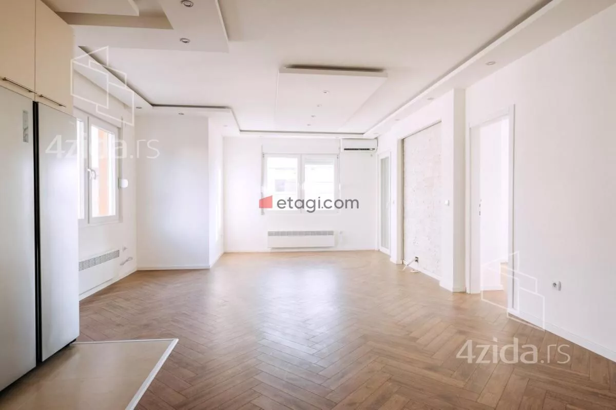 Sedmosoban stan | 4zida