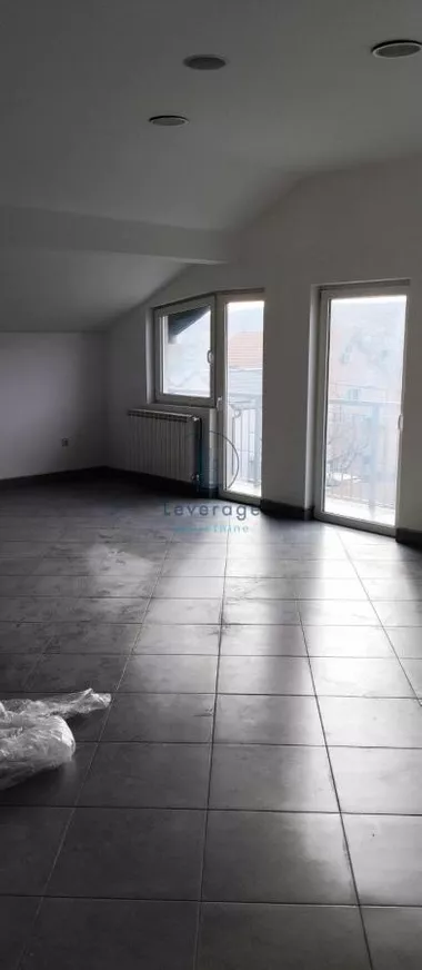 Ribnička, 1. levi prilaz