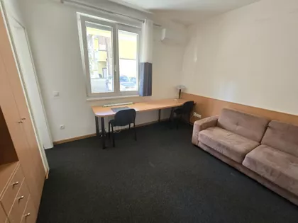 Gvozdićeva | 4zida.rs