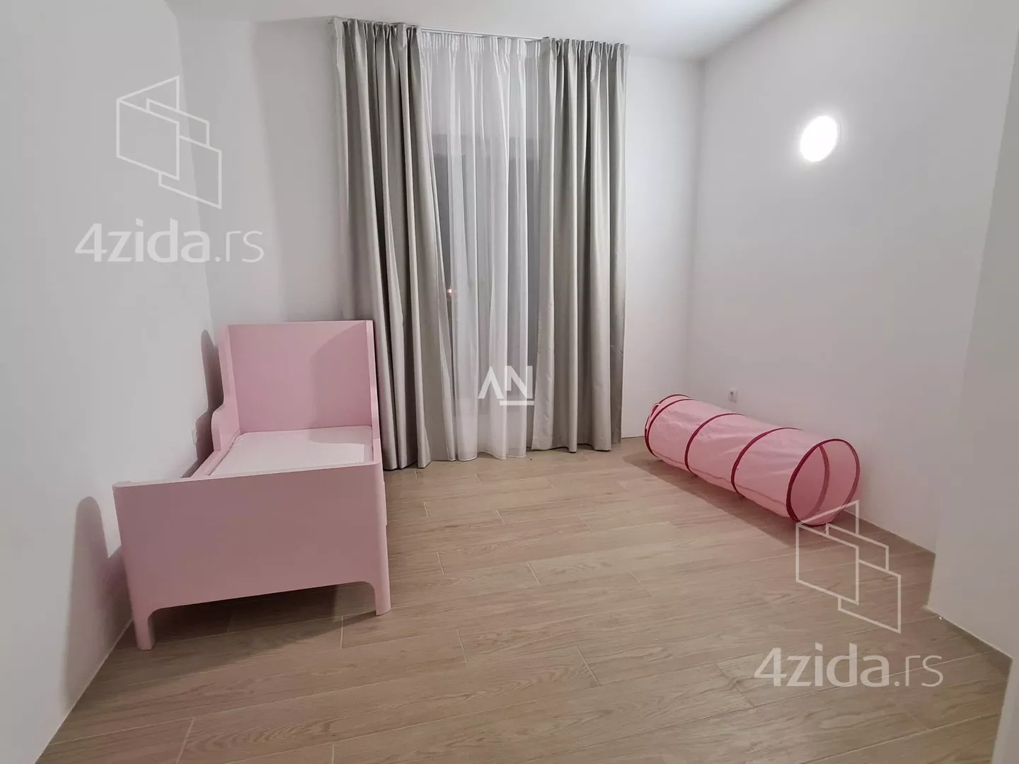 Šestosoban stan | 4zida