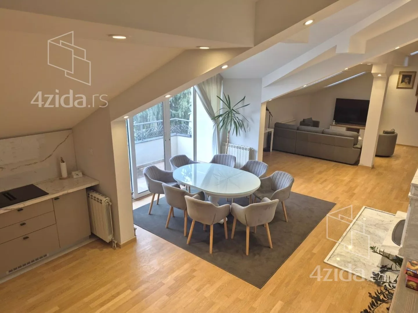 Četvoroiposoban stan | 4zida