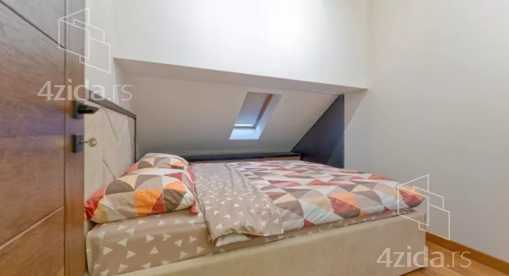 Šestosoban stan | 4zida