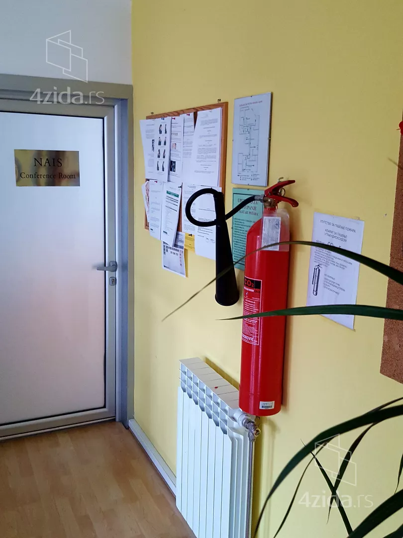 Poslovna zgrada | 4zida