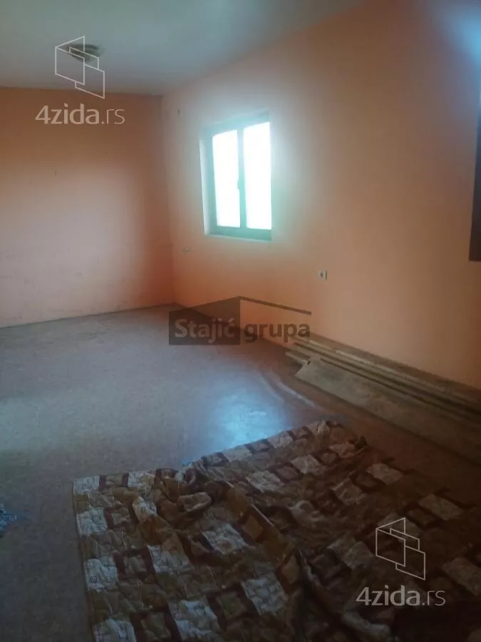 Poslovna zgrada | 4zida