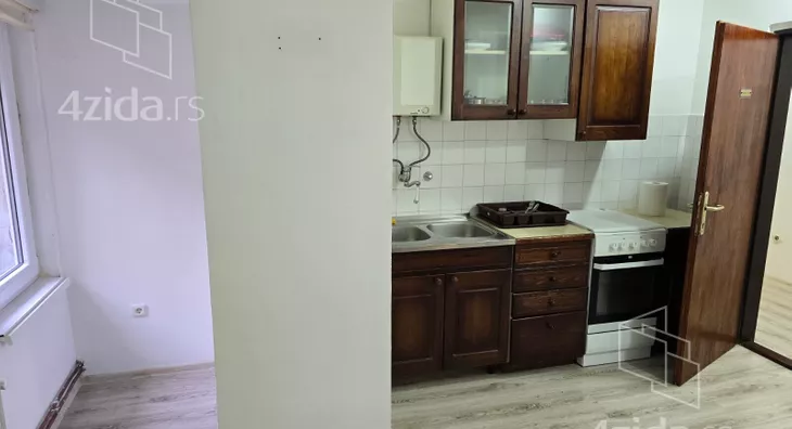 Šestosoban stan | 4zida