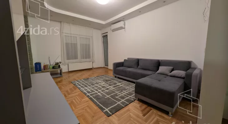 Šestosoban stan | 4zida