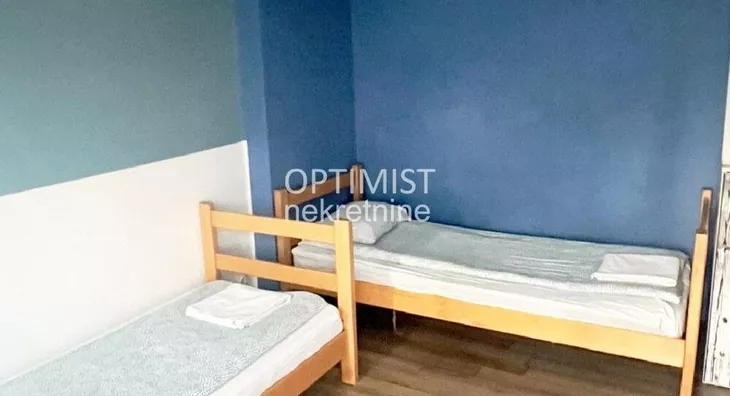 Šestoiposoban stan | 4zida