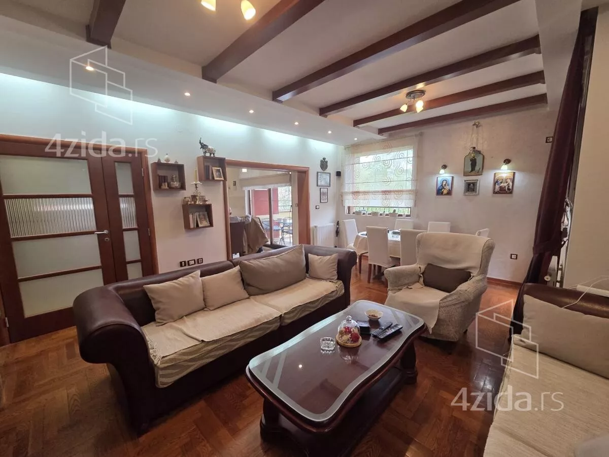 Petosoban stan | 4zida