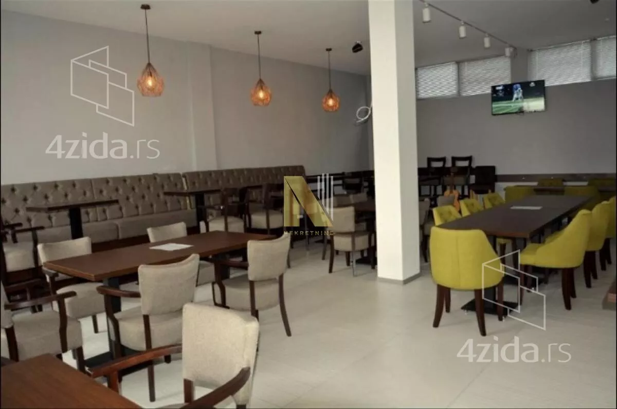 Poslovna zgrada | 4zida