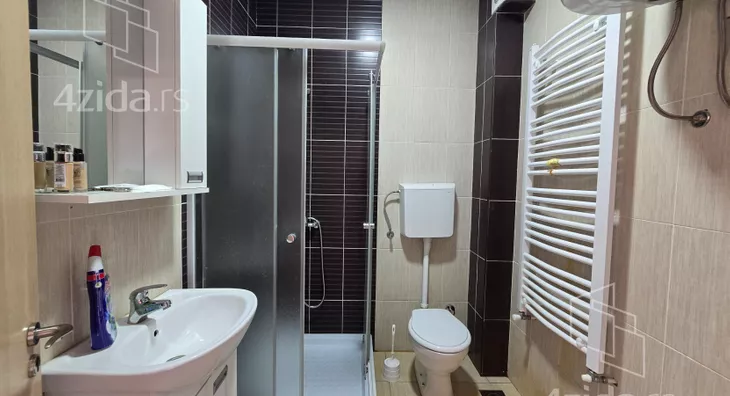 Četvoroiposoban stan | 4zida