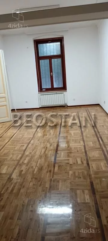 Šestoiposoban stan | 4zida