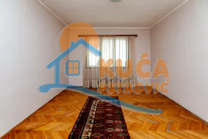 Jovana Skerlića | 4zida.rs