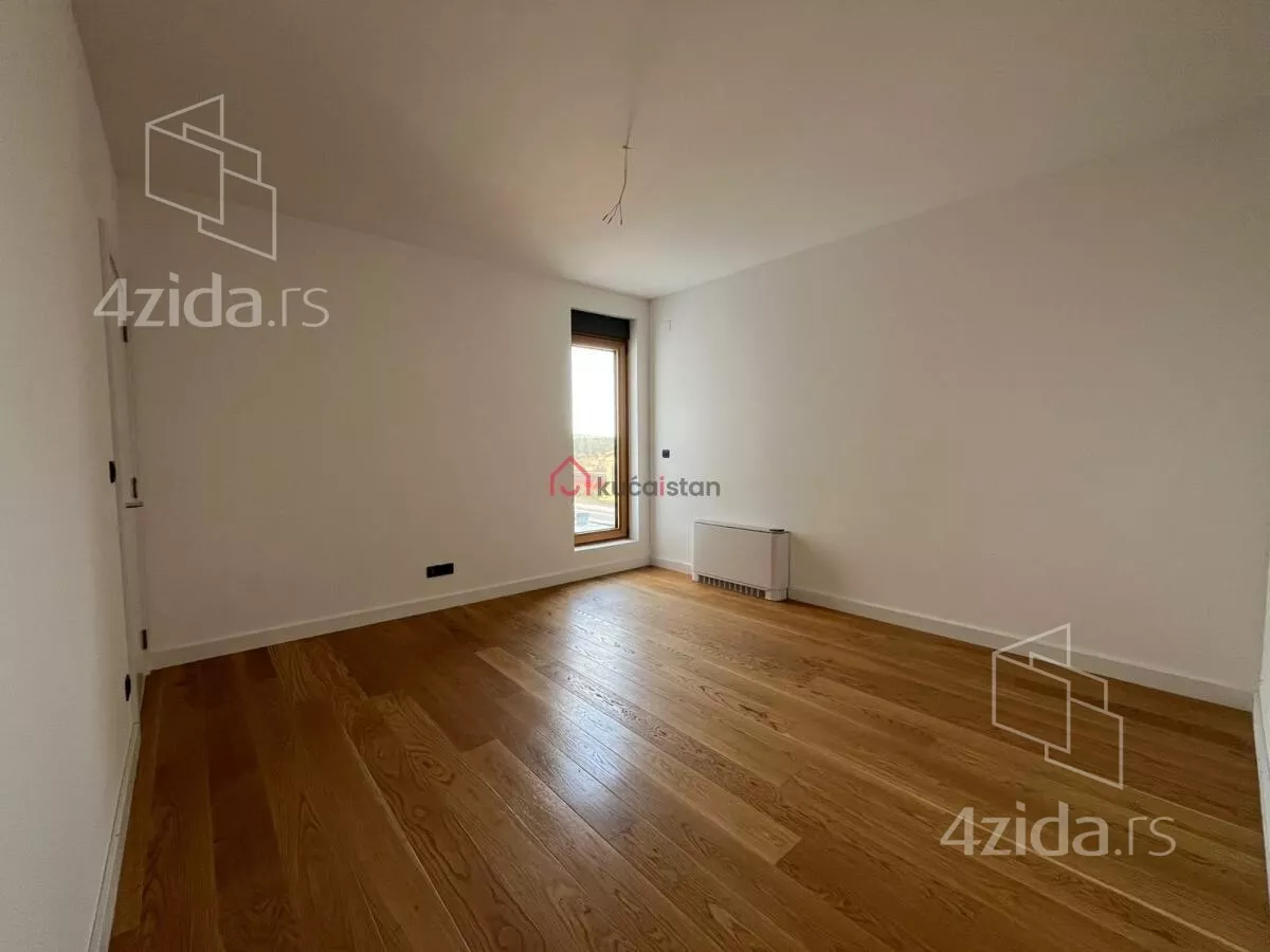 Šestosoban stan | 4zida