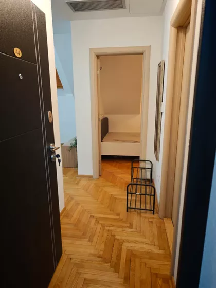 Crvene Zastave | 4zida.rs