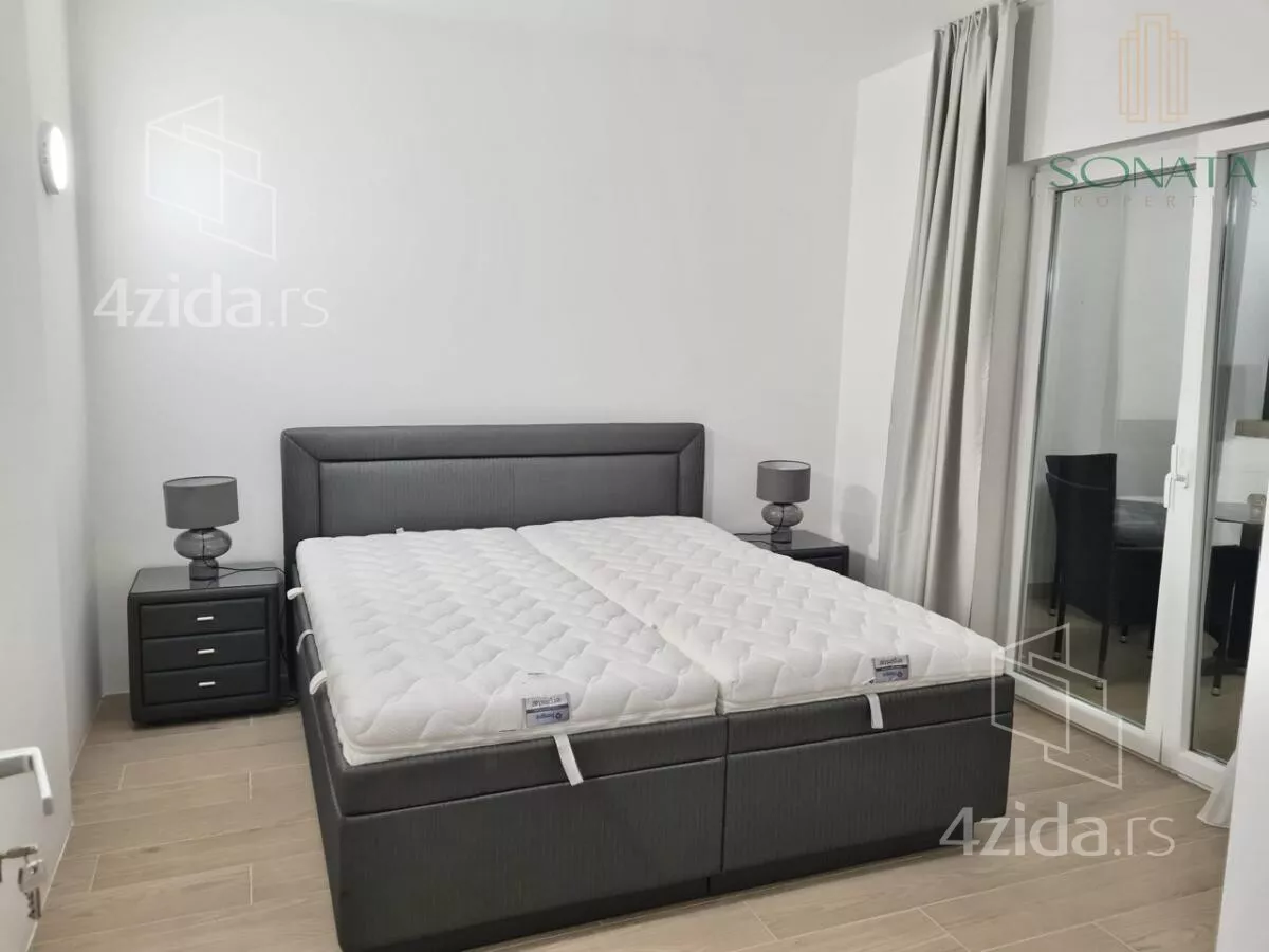 Šestosoban stan | 4zida