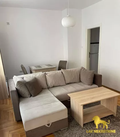 LAZE KOSTIĆA | 4zida.rs