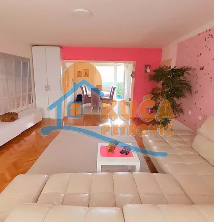 Trg Pavla Stojkovića | 4zida.rs