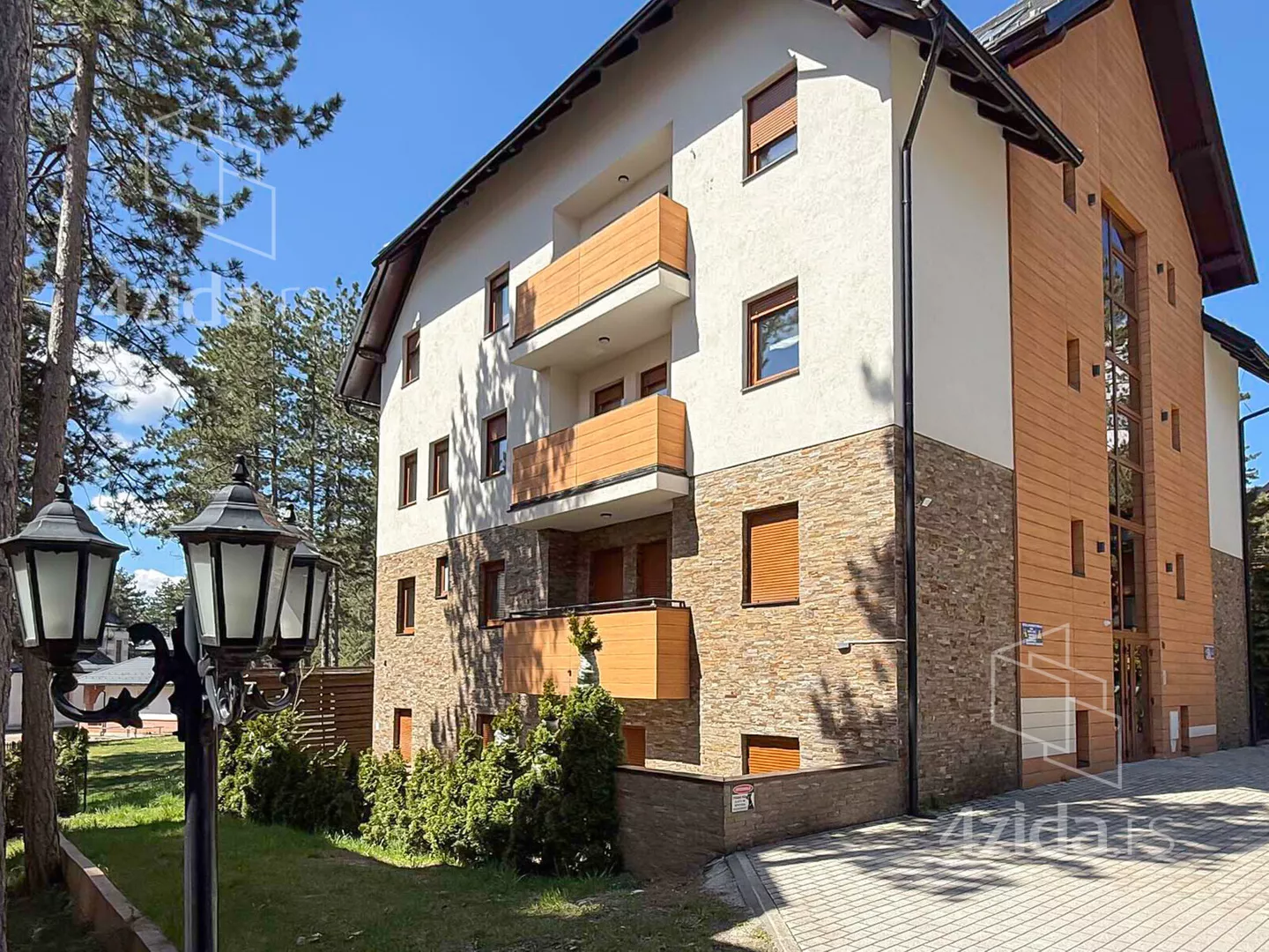 Jednoiposoban stan | 4zida