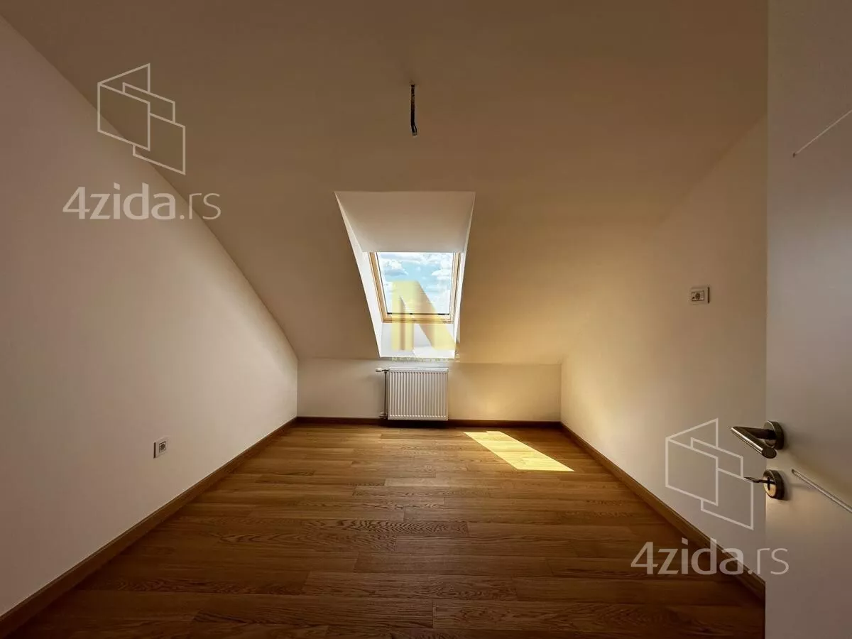 Petosoban stan | 4zida