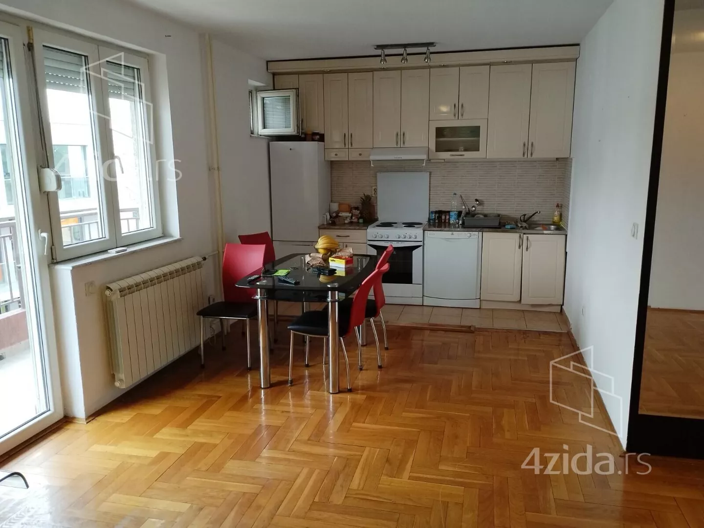 Troiposoban stan | 4zida