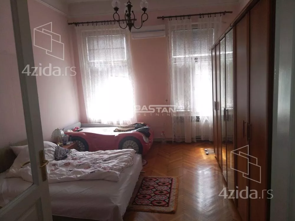 Petoiposoban stan | 4zida