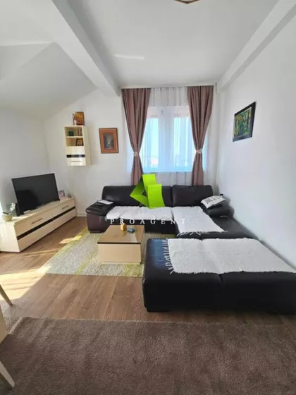 Crveni Pevac | 4zida.rs