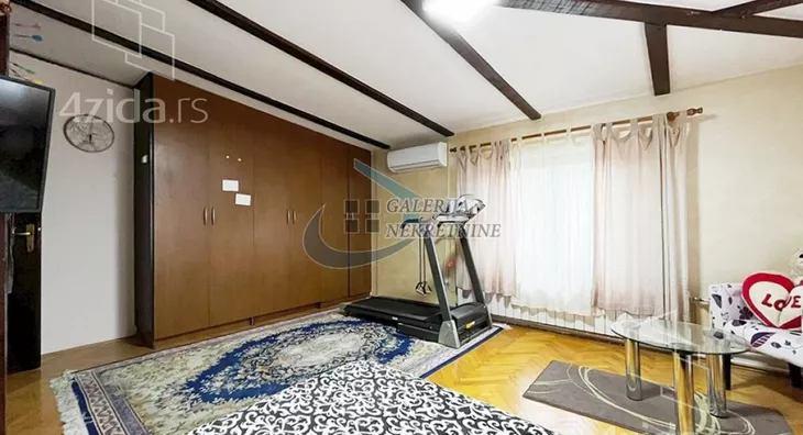 Šestosoban stan | 4zida