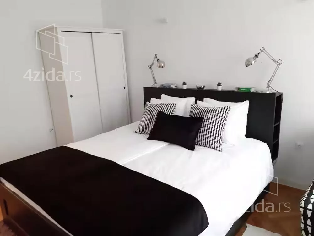 Četvoroiposoban stan | 4zida