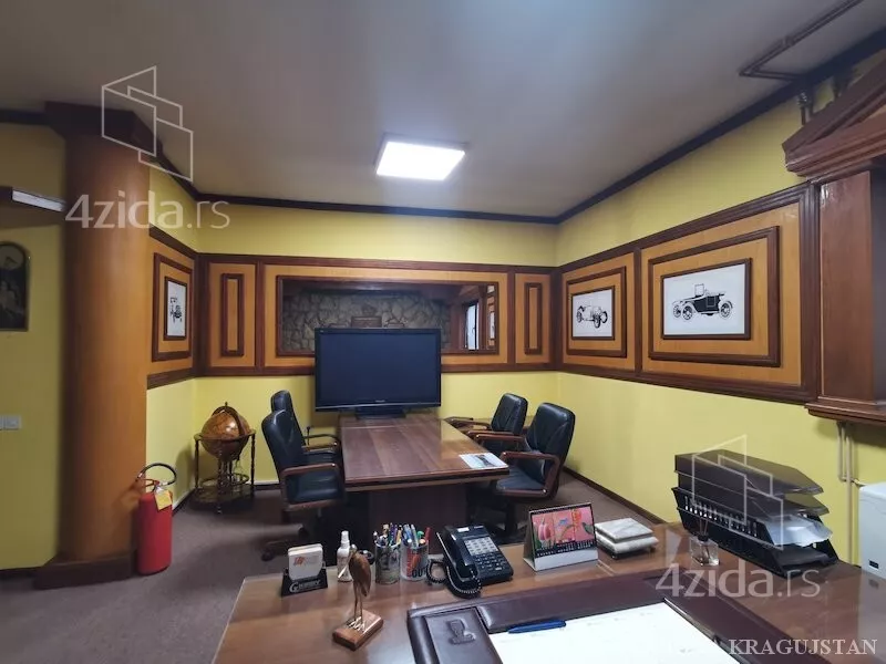 Poslovna zgrada | 4zida