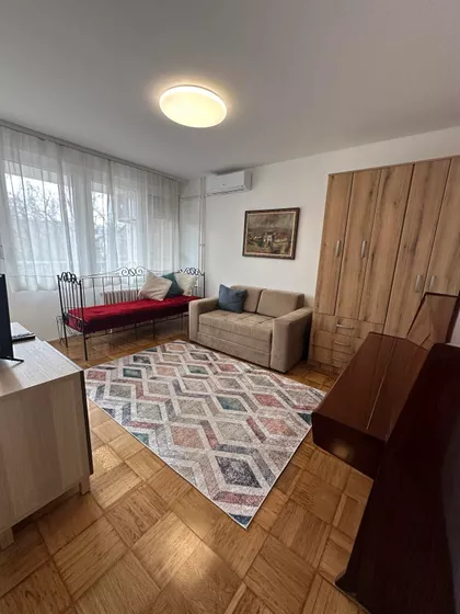 Ustanička | 4zida.rs