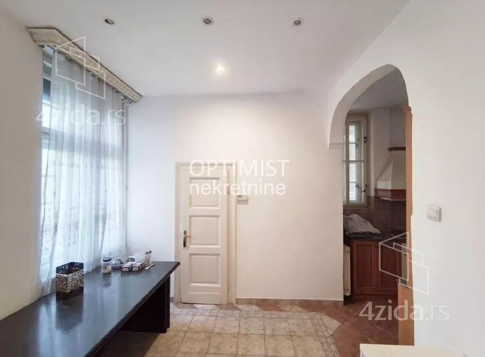 Šestosoban stan | 4zida