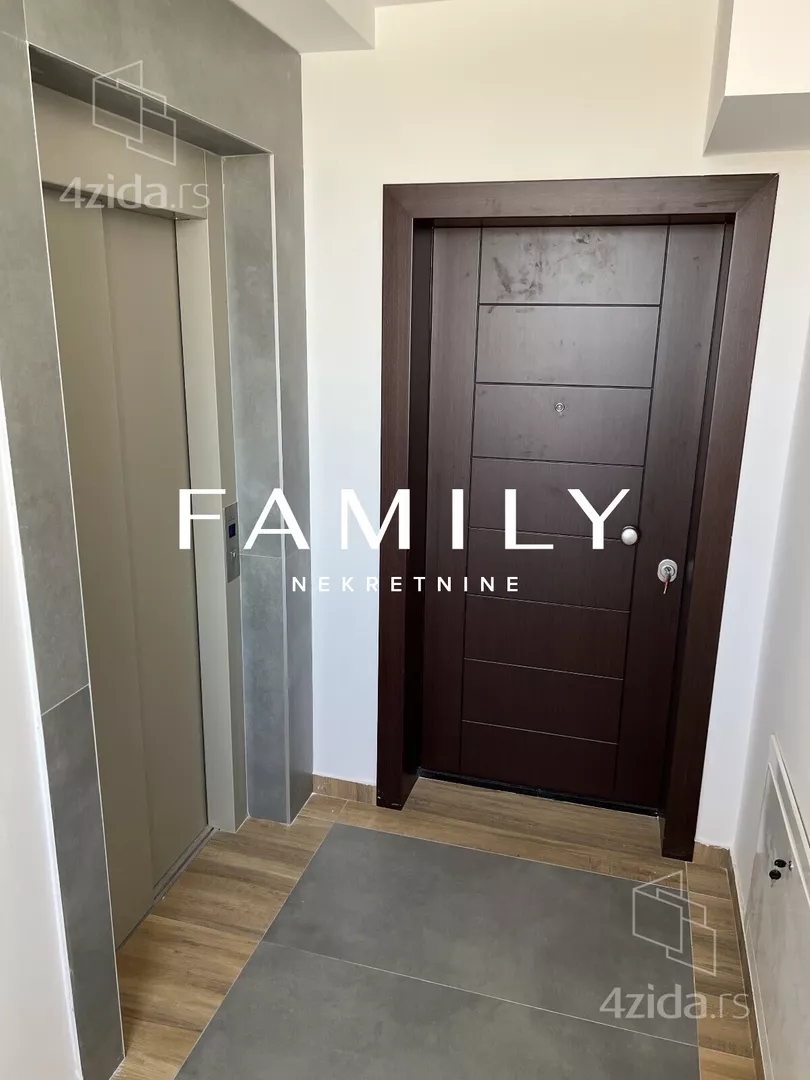 Šestoiposoban stan | 4zida