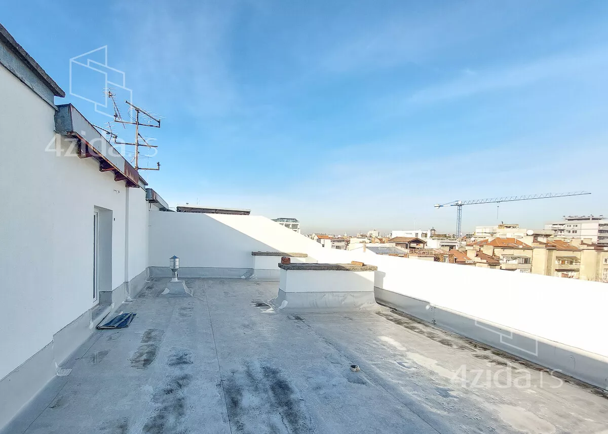 Šestosoban stan | 4zida