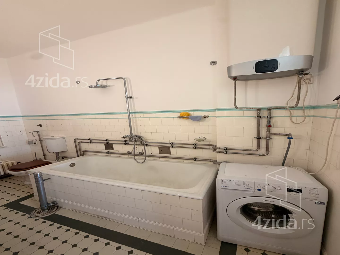Troiposoban stan | 4zida