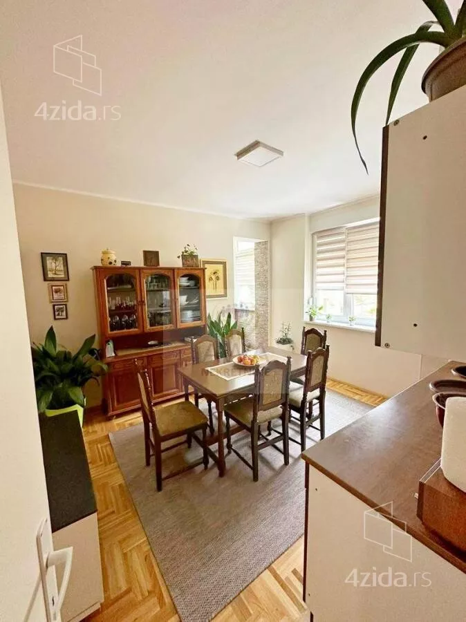 Troiposoban stan | 4zida