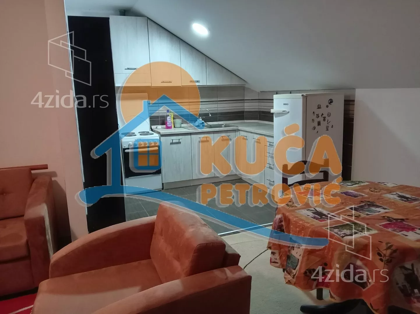 Troiposoban stan | 4zida