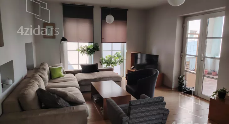 Poslovna zgrada | 4zida