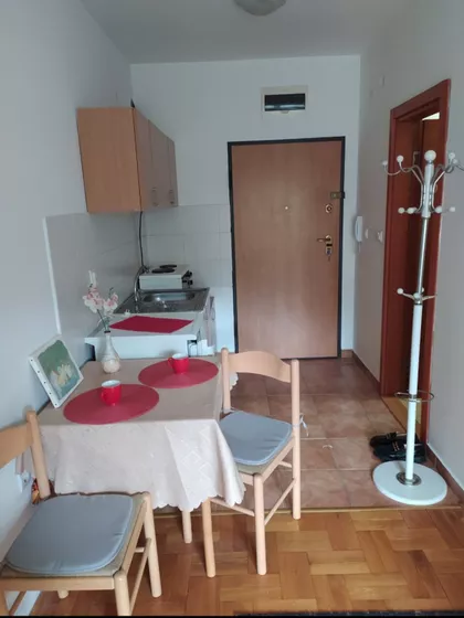 Lasla Gala | 4zida.rs