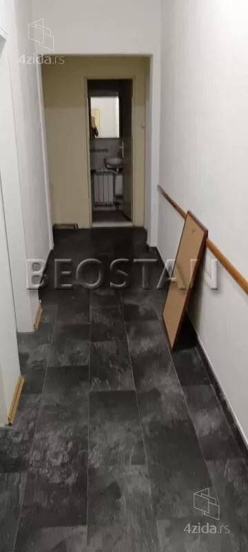 Šestoiposoban stan | 4zida
