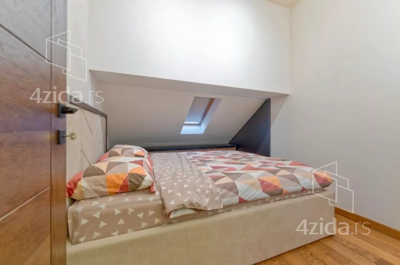 Šestosoban stan | 4zida