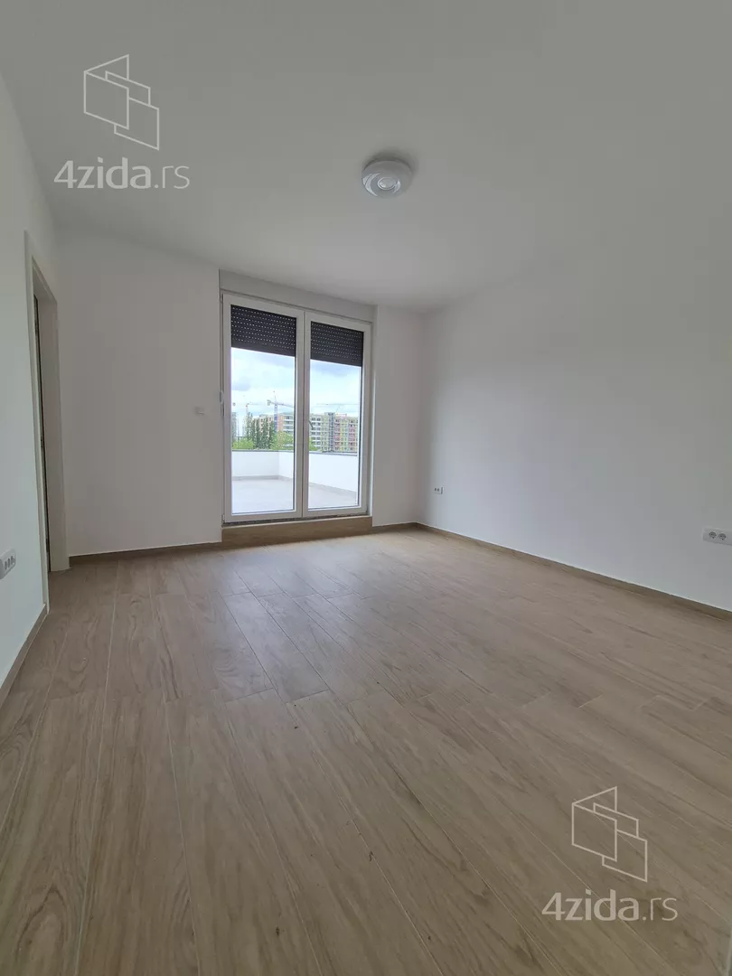 Šestosoban stan | 4zida