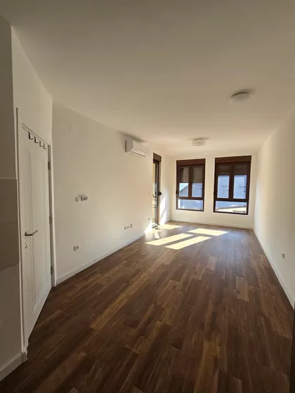 Zmaj Jovina | 4zida.rs