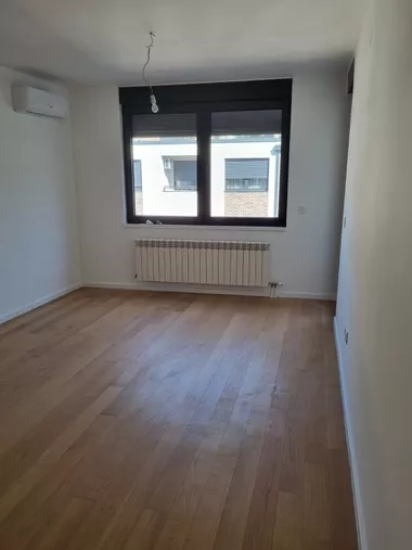 Cara Dušana 115