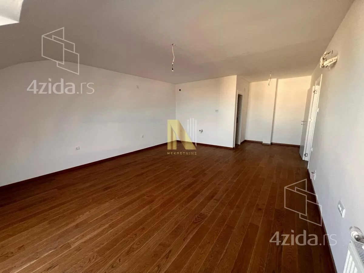 Šestosoban stan | 4zida